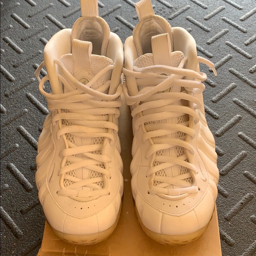 Nike Air Foamposite One size 9 color- White